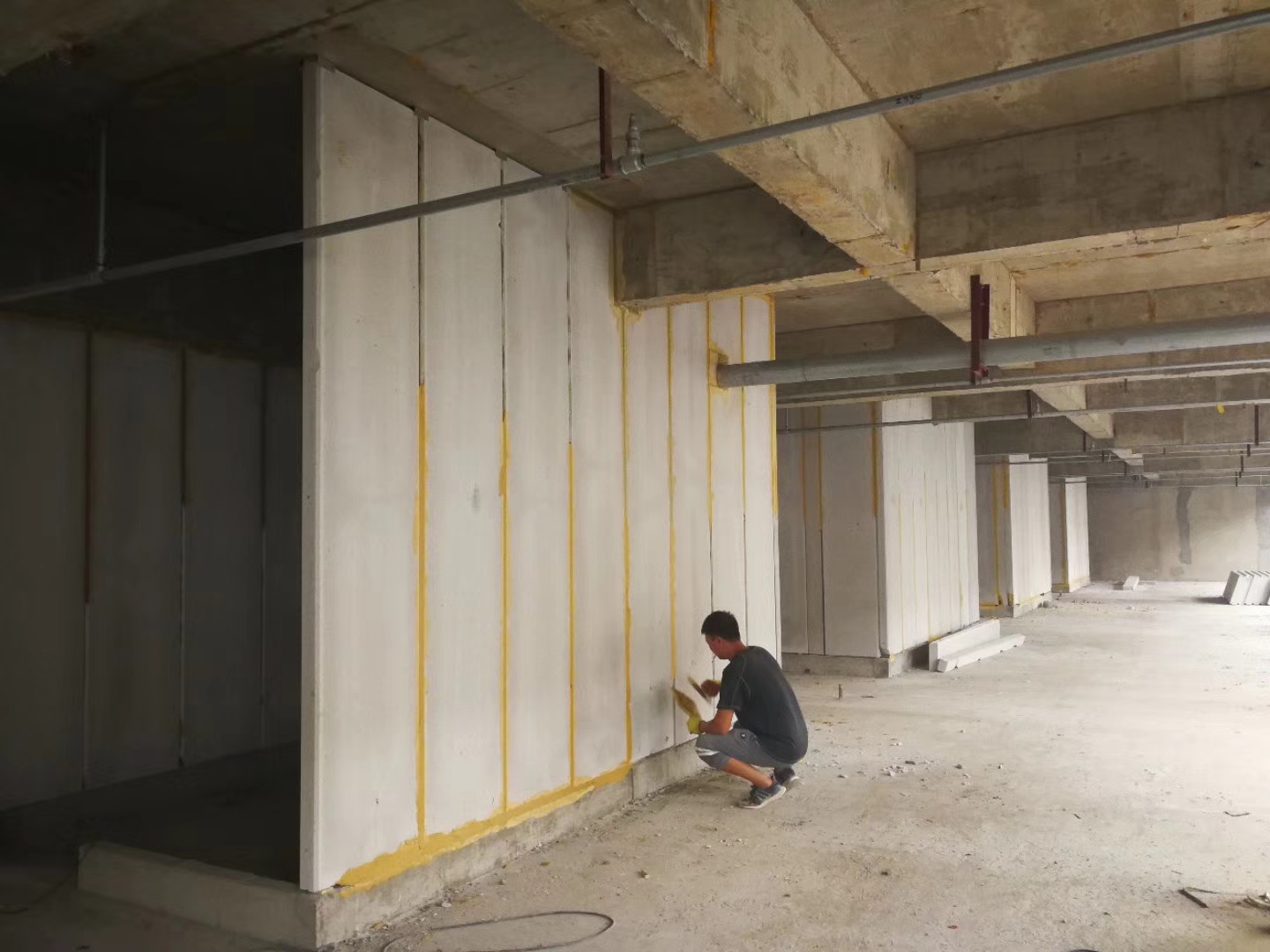 鹤城无机发泡轻骨料混凝土隔墙板施工技术性能研究
